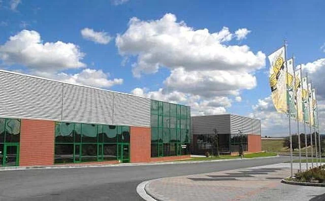 Reference střechy skladu a administrativní budovy v Solnici nekryté zásypem