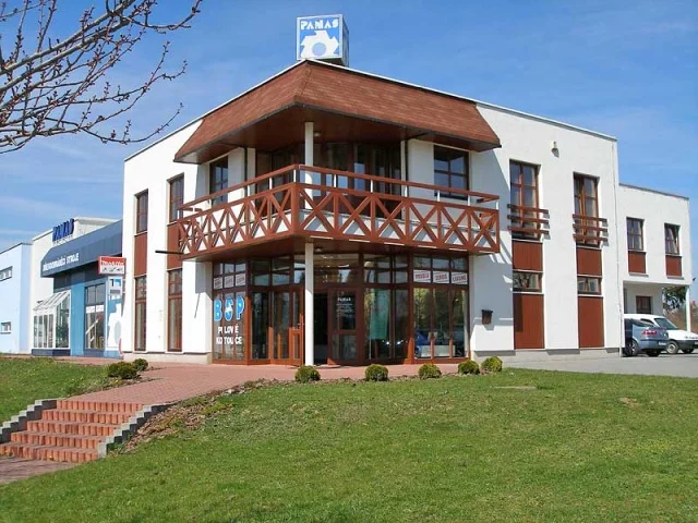 Reference střechy skladu a administrativní budovy v Kostelci nad Orlicí nekryté zásypem