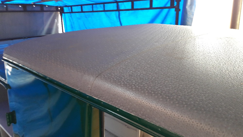 Střecha starého mercedesu z roku 19 po potažení do hydroizolační fólie Protan