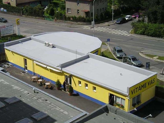 Reference střechy výrobní haly v Sedlčanech nekryté zásypem