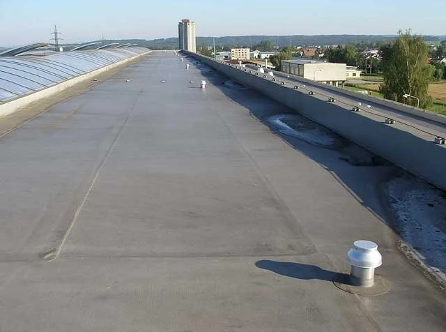 Reference střechy výrobní haly ve městě Dobruška nekryté zásypem