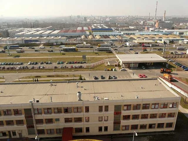 Reference střechy administrativní budovy ve městě Praha - Malešice nekryté zásypem