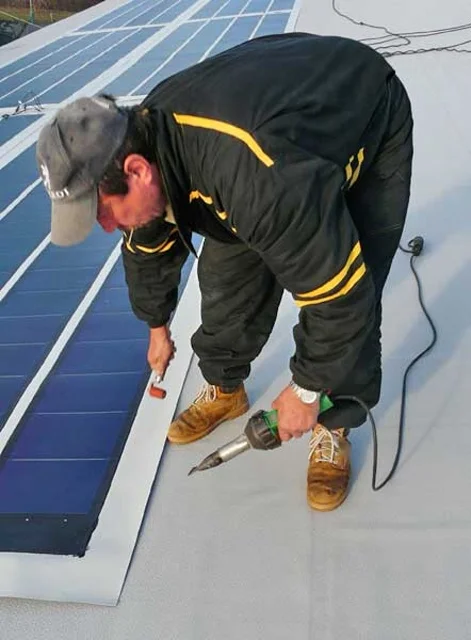 Reference střechy výrobní haly ve městě Kouřim nekryté zásypem