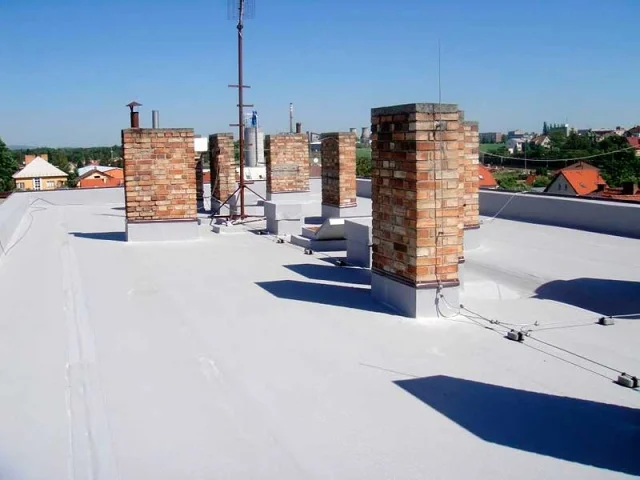 Reference střechy obytného domu ve městě Planá nad Lužnicí nekryté zásypem