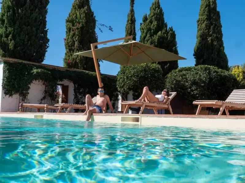 letní dny u bazénu