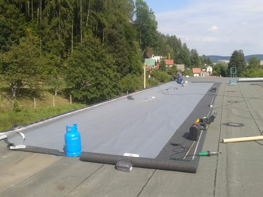 Je tu podzim, naši izolatéři jdou z akce do akce