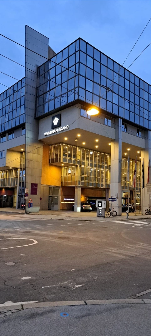 Střecha hotelu Wyndham v Salzburku