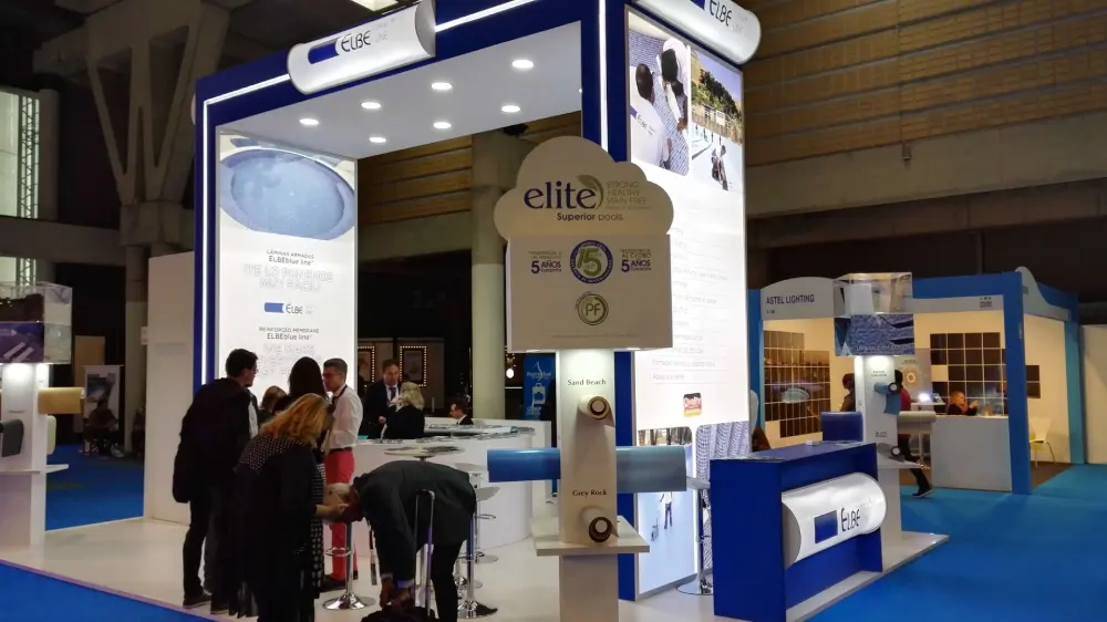 stánek Elbtal Plastics v Barceloně