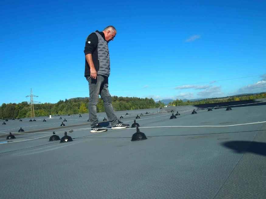 Jiří Bartáček na střeše pokryté Protan SE