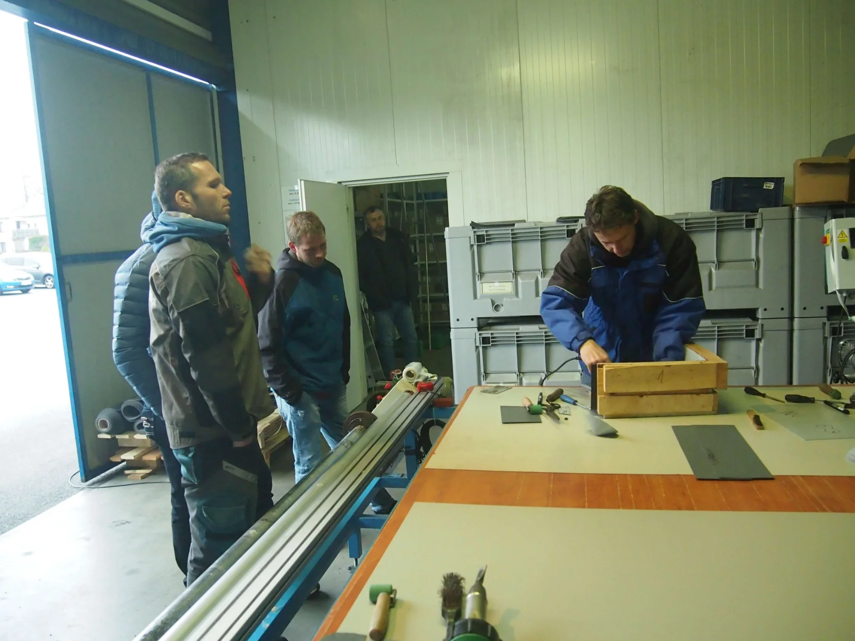 Podívejte se, jak v Česticích probíhala v tomto týdnu školení izolatérů