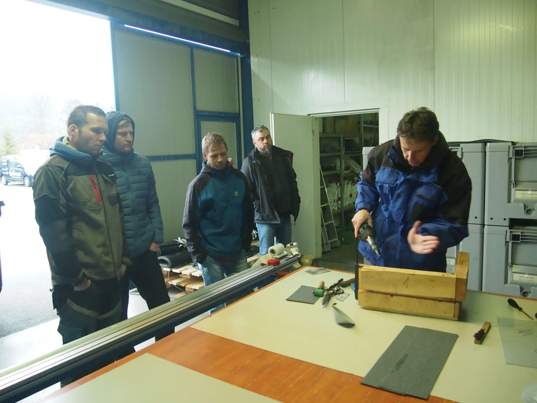 Podívejte se, jak v Česticích probíhala v tomto týdnu školení izolatérů