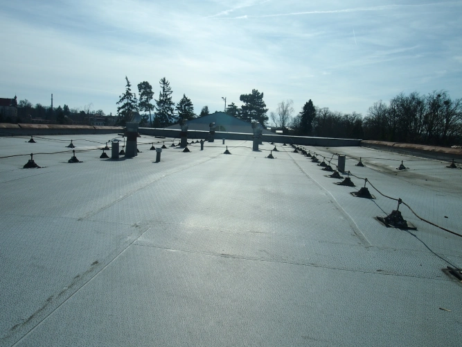 Střecha polikliniky v Rychnově nad Kněžnou