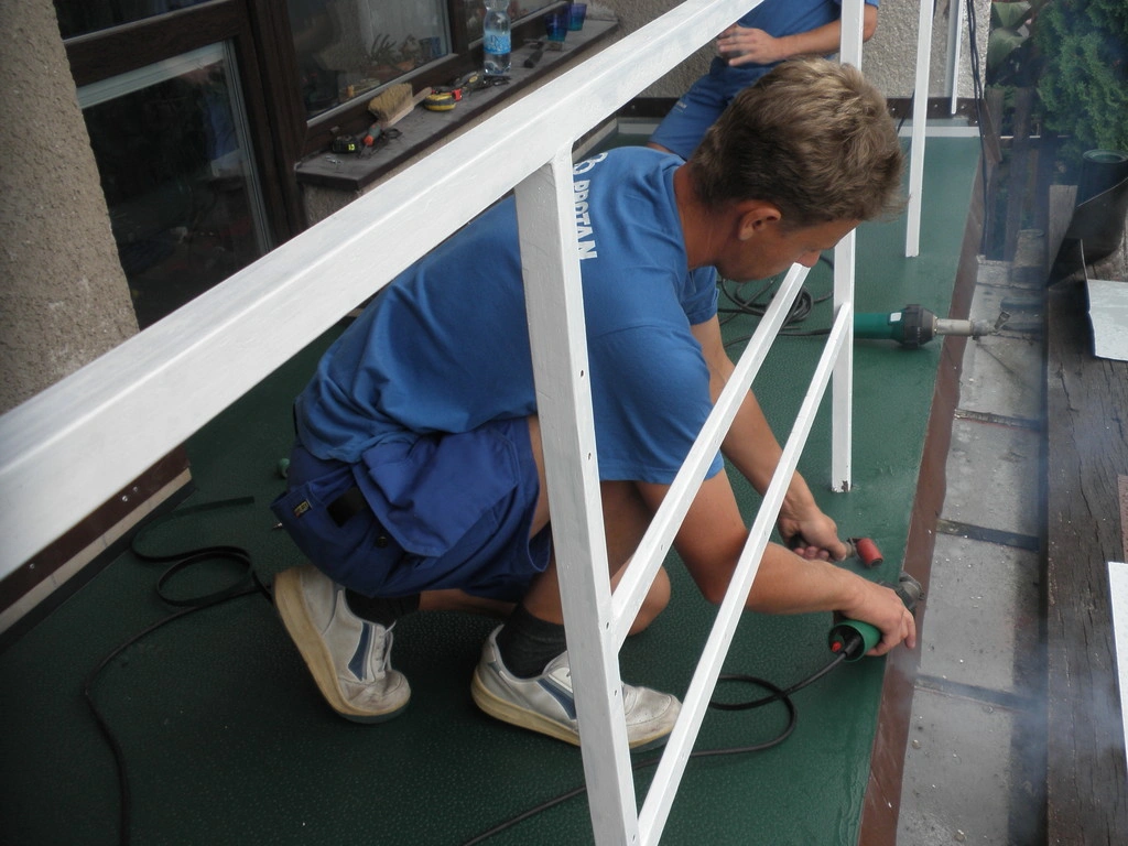 Přivaření fólie k poplastovanému plechu horkým vzduchem