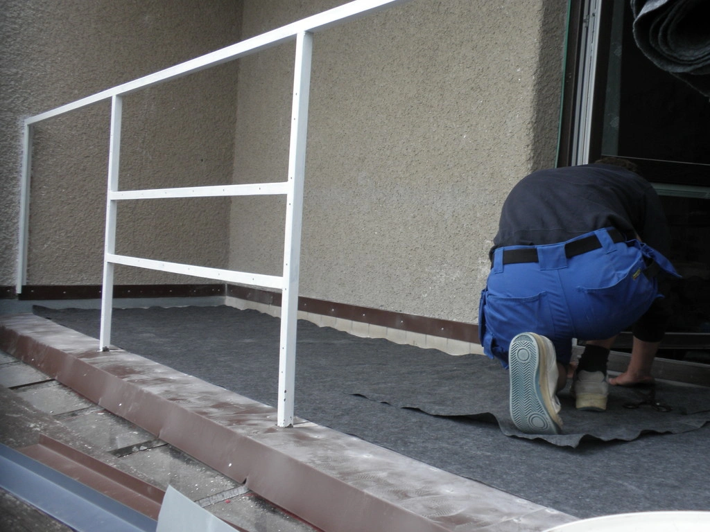 Separace od podkladů pomocí textílie