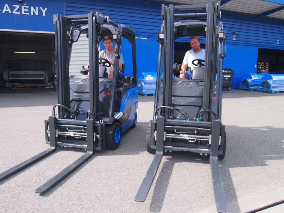 čelní akumulátorové vozíky značky Linde E18 PH s nosností 1,8 t ve čtyřkolové verzi