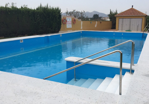 Venkovní bazén se schody potažen do nové folie ELBEblue line