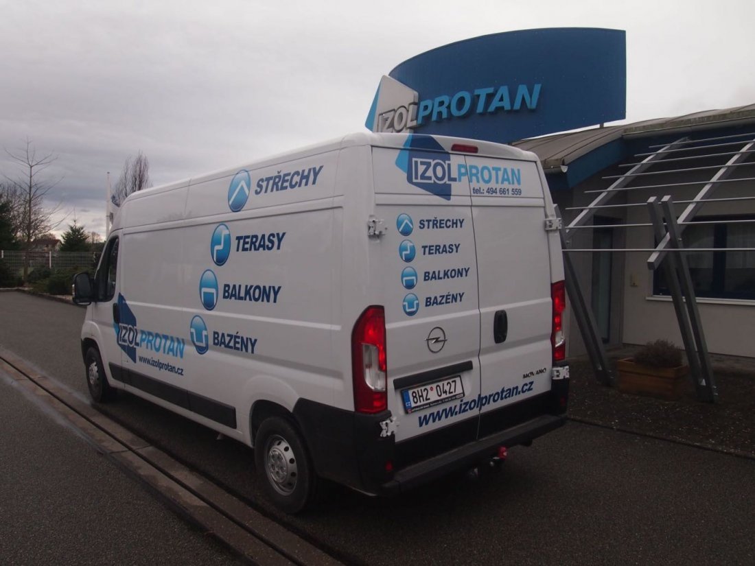 Dodávka s polepem Izolprotan