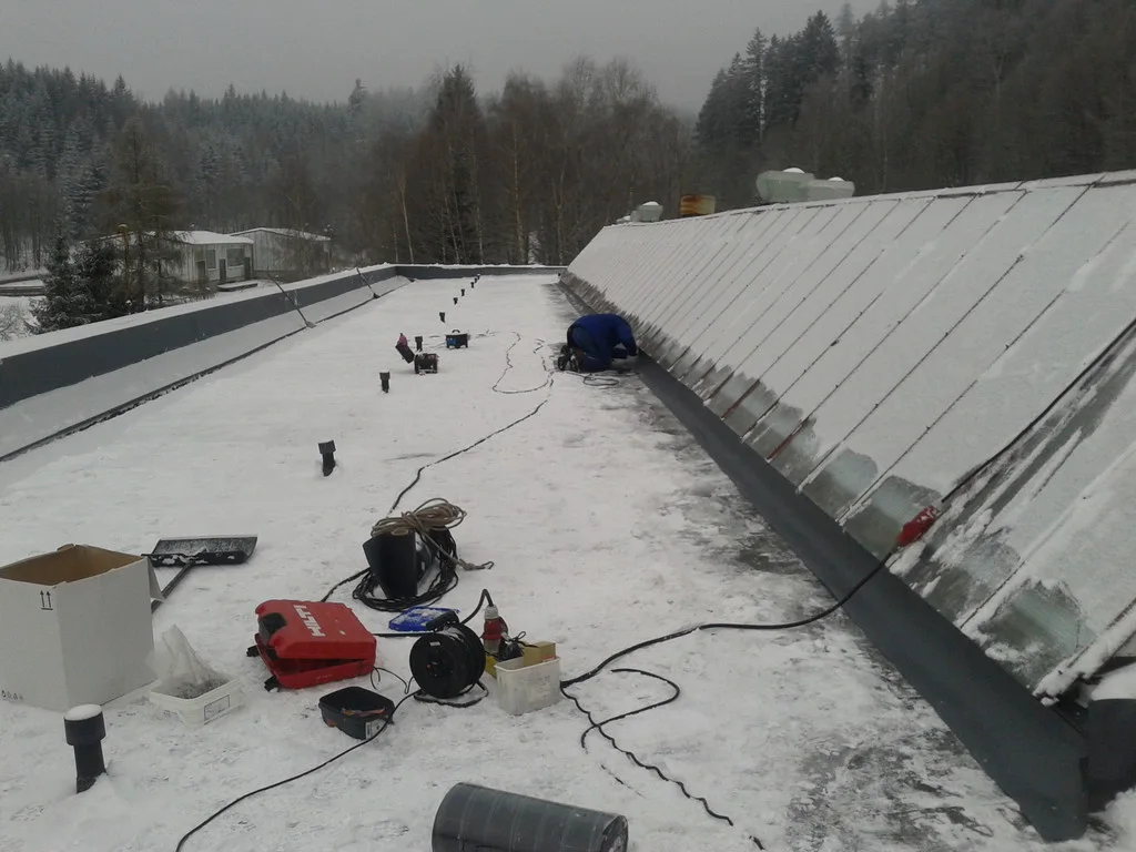 Právě realizujeme střechu s vakuovým systémem kotvení