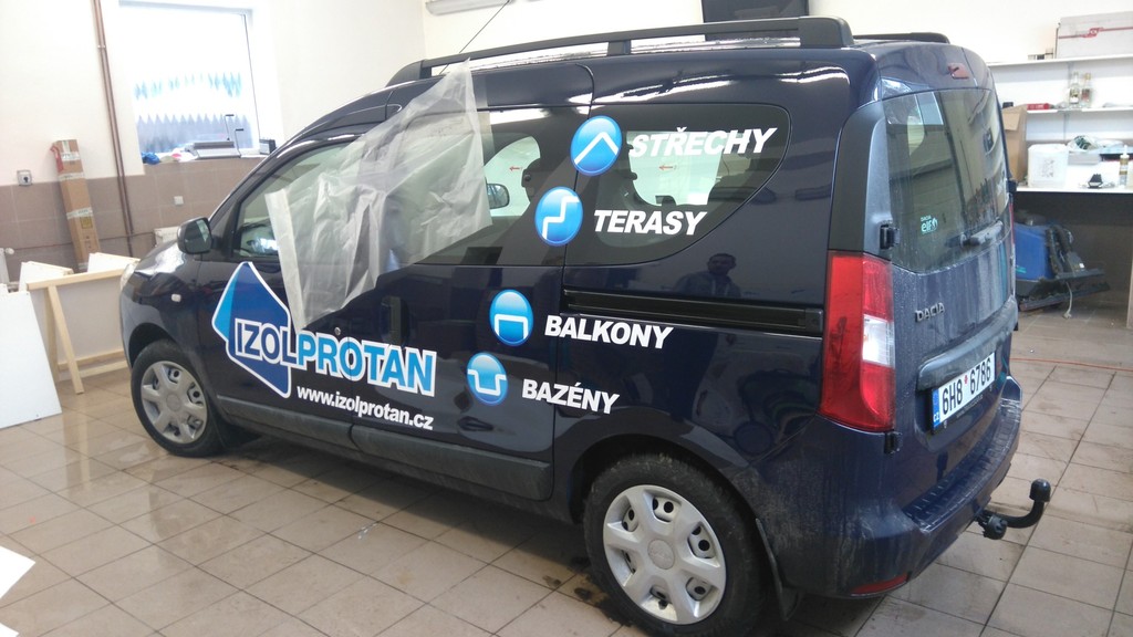 Firemní vůz Izolprotan v dílně