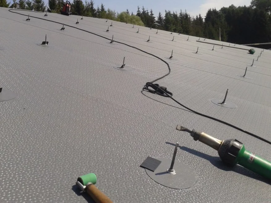 Je tu podzim, naši izolatéři jdou z akce do akce