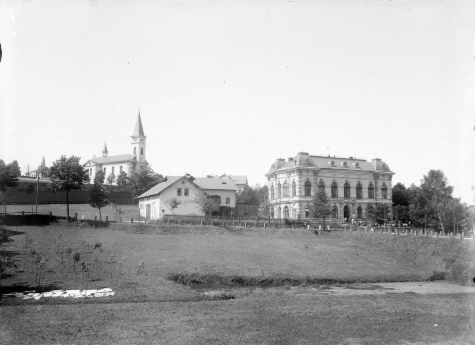 Historická fotografie budovy v Lučanech nad Nisou