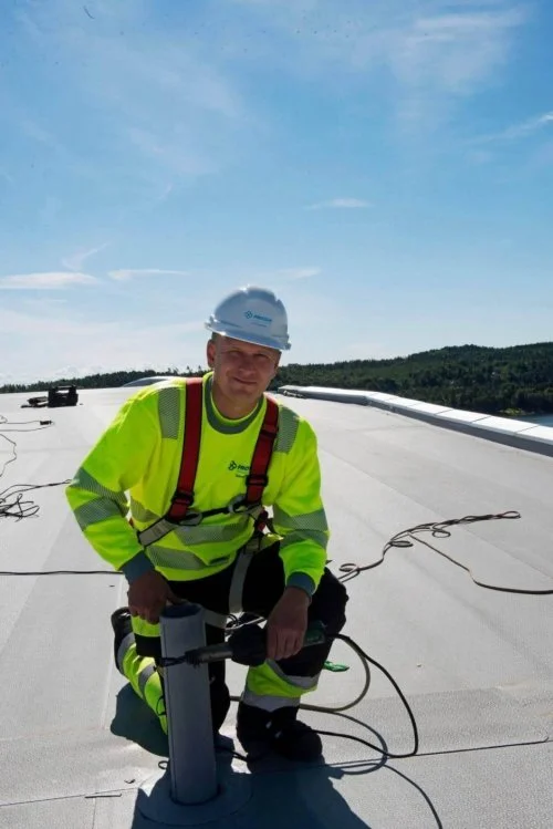 Pracovník Protanu na střeše