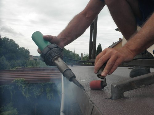 Detail - přivaření fólie k poplastovanému plechu