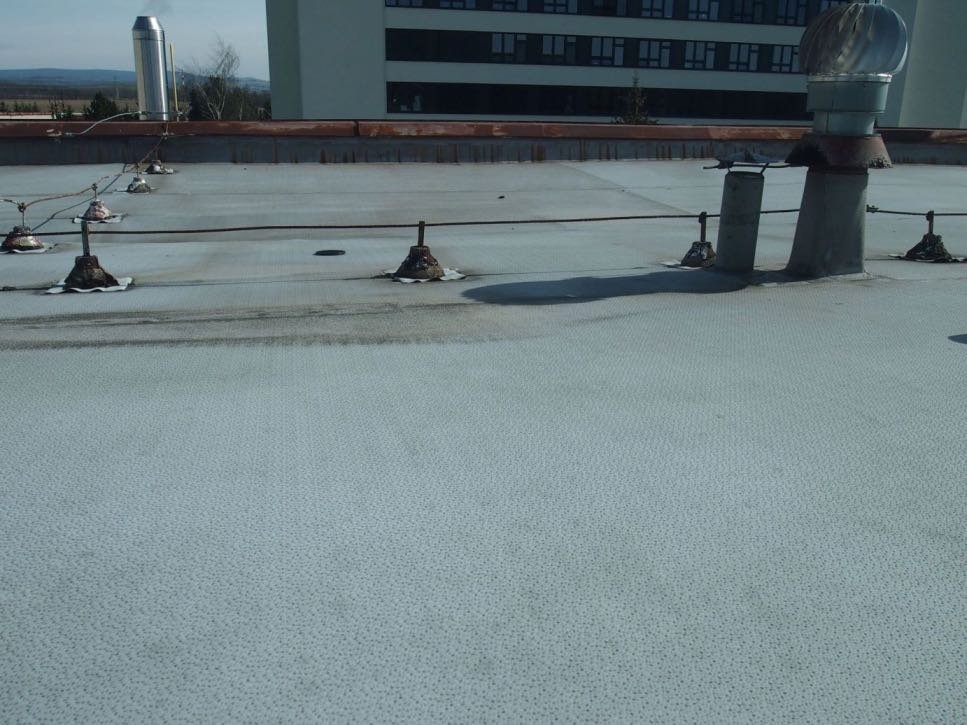 Střecha polikliniky v Rychnově nad Kněžnou