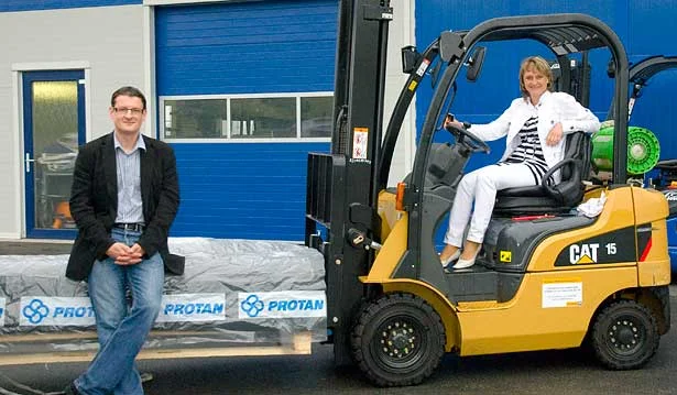 Náš tým s paletovým vozíkem s Protanem