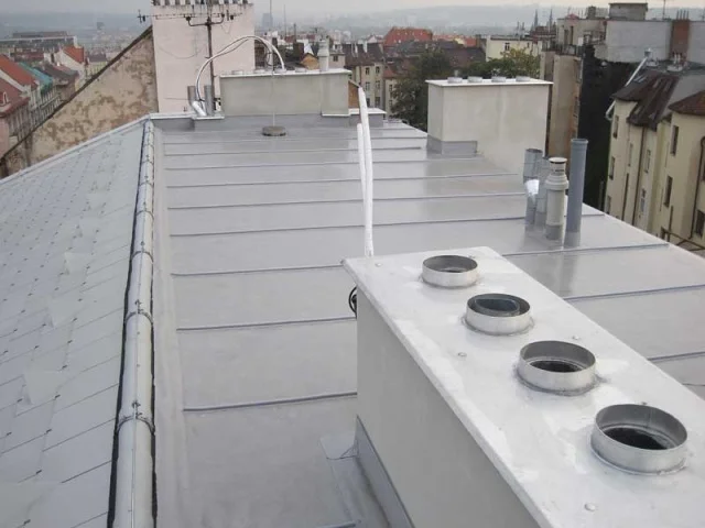 Reference střechy bytového domu v Libochovicích