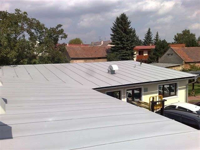 Reference střechy firemního skladu v Praze