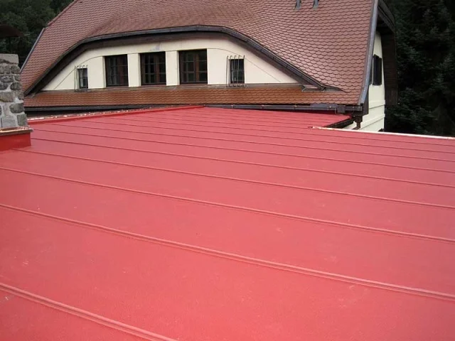 Reference střechy přístavby rodinného domu v Sázavě