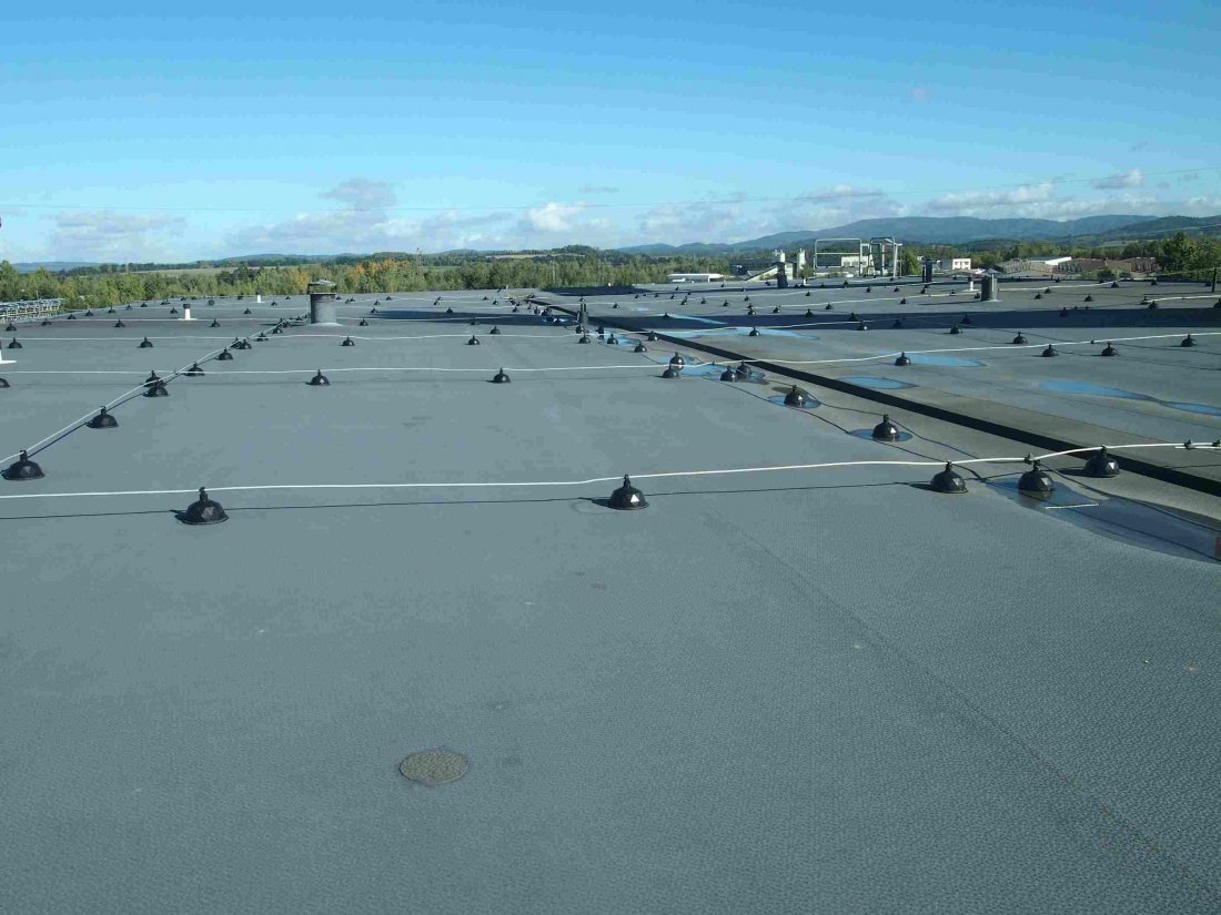 Střecha z Protanu SE 1,2 mm bez problémů funguje i po dvaceti letech.