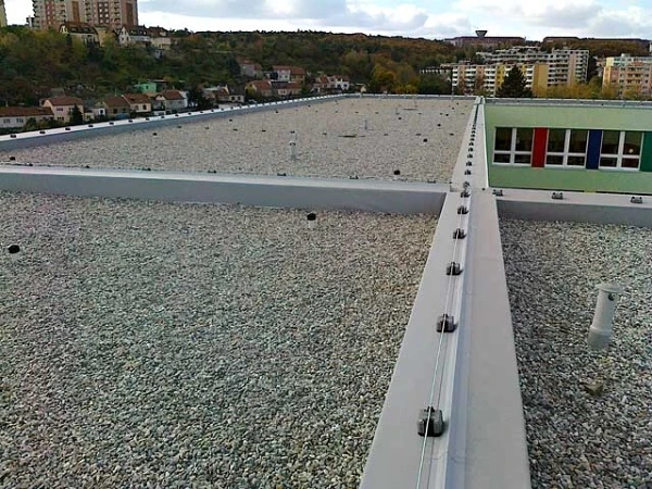 Střecha krytá zásypem